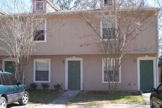 Building Photo - Affordable 2 BD 2.5 BA Townhouse off Tennessee Street