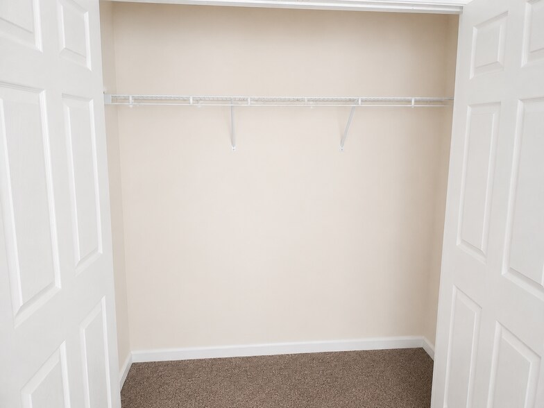 Main bedroom closet - 109 Coral Reef Ct