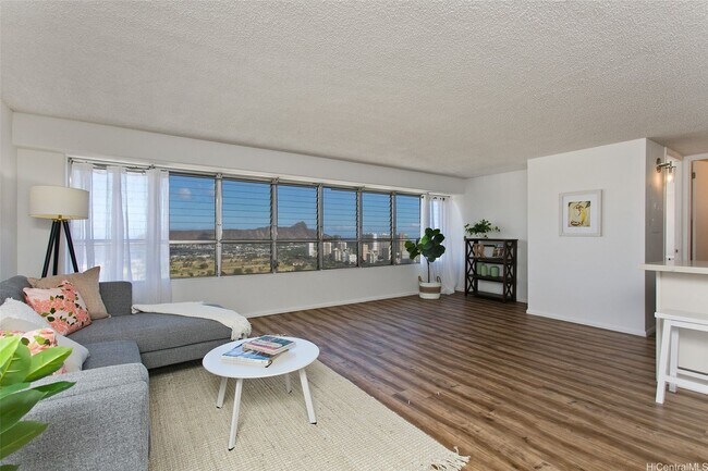 Building Photo - 37th Floor 2 Bed/ 2 Bath/ 1 Assigned parking Condo with views, A/C, Pool, & W/D in unit!