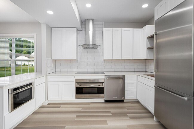 Building Photo - Townes of West Albany