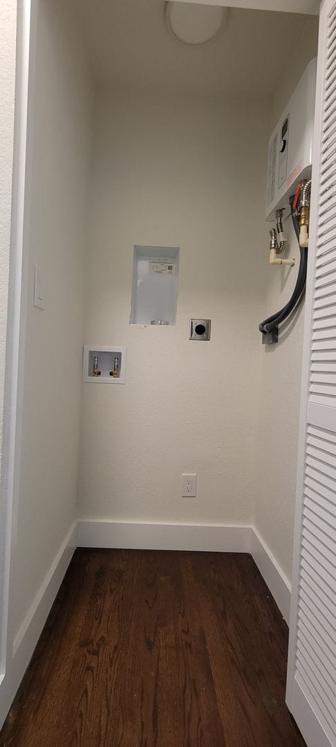 Building Photo - SPACIOUS 3 BEDROOM 2 BATH - ST. PETERSBURG, FL