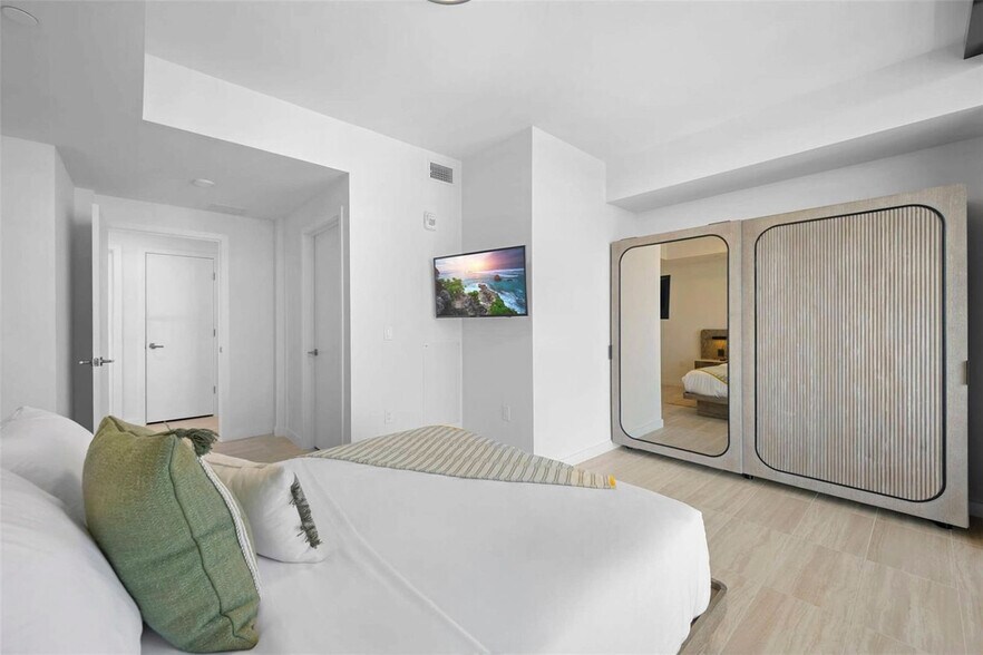 Building Photo - 7144 Byron Ave