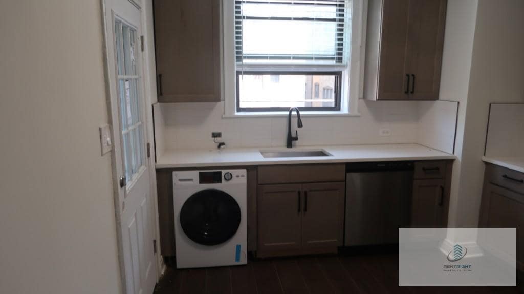 Building Photo - 5507-09.5 N Lincoln Ave