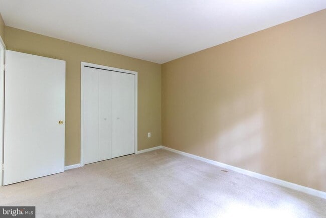 Building Photo - 4796 Gainsborough Dr