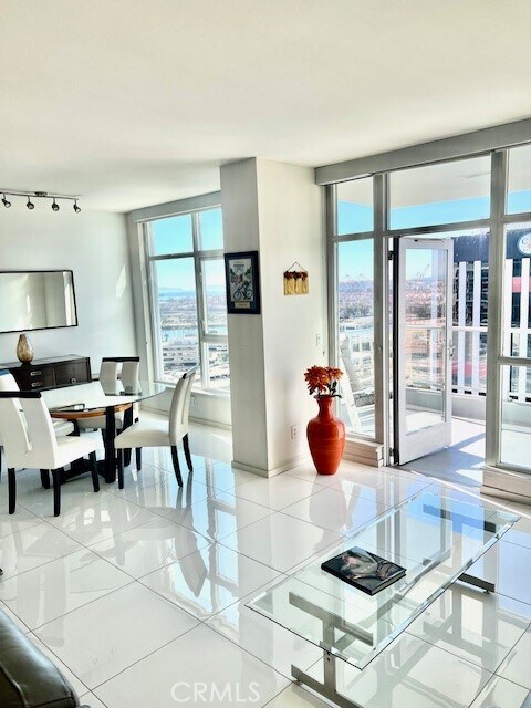 Building Photo - 400 W Ocean Blvd