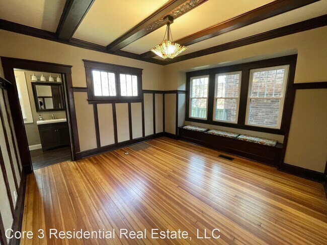 Building Photo - 3 br, 2 bath House - 803 E Grove St