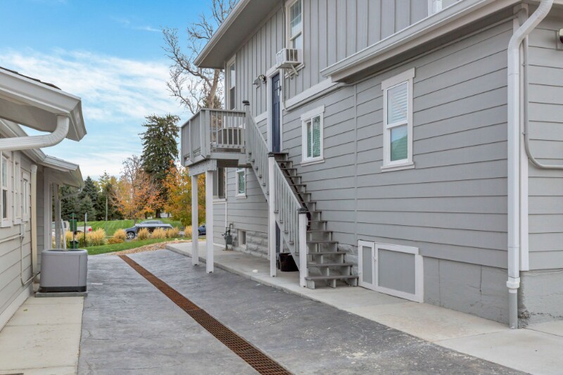 Building Photo - 1615 10th Ave