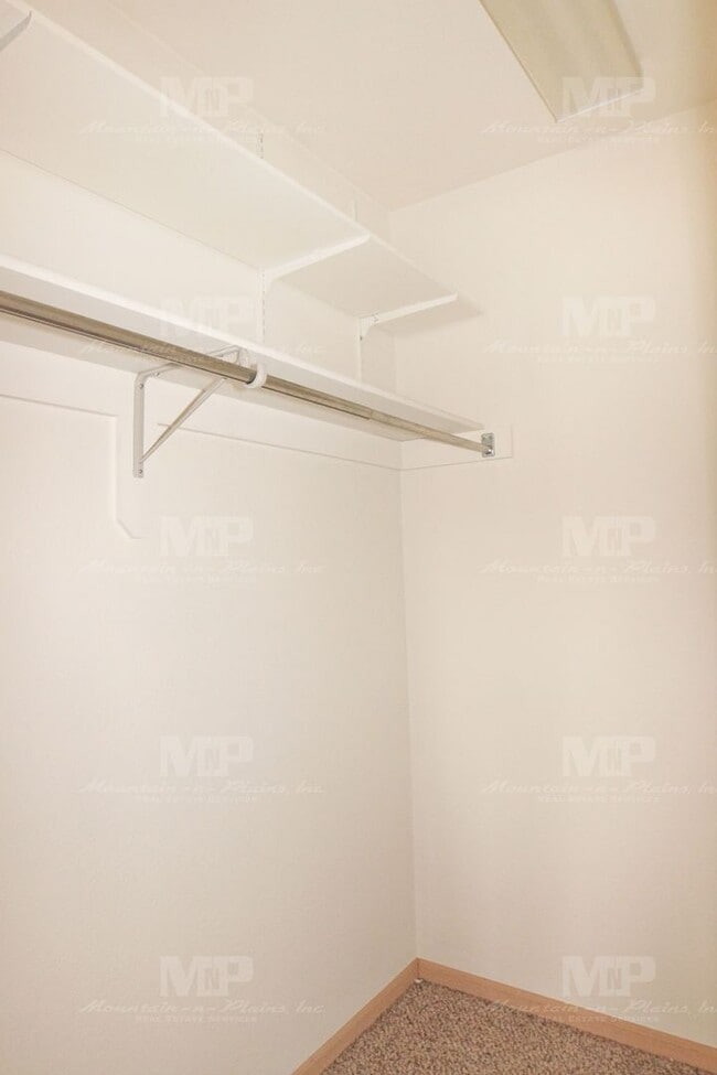 Building Photo - 419 Nokomis Ct