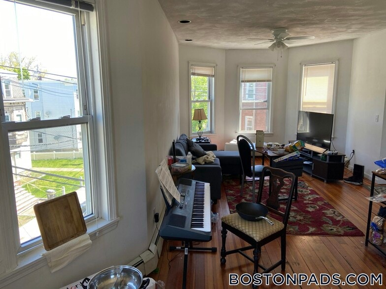 Building Photo - 58 Mansfield St