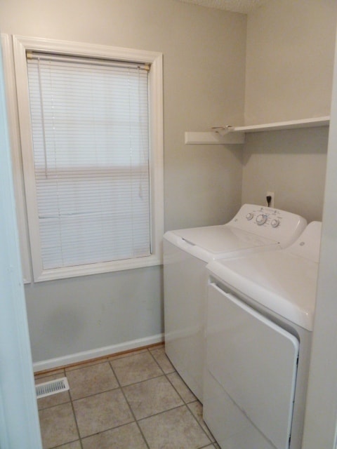 Building Photo - Great location! 4br house w/ parking, larg...