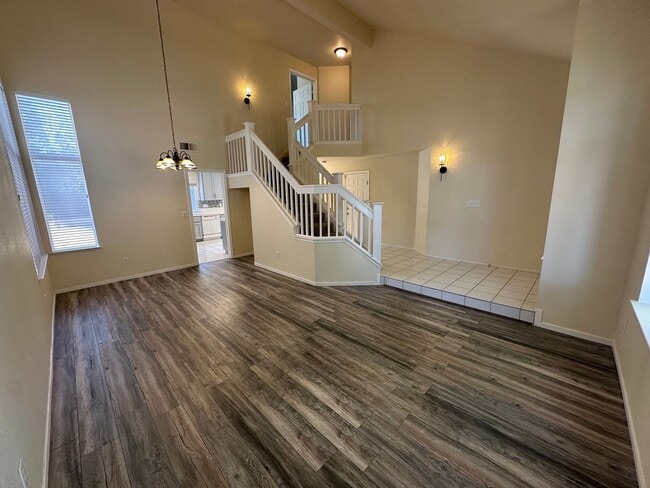 Building Photo - Beautiful 4 Bedroom, 2.5 Bath Tracy Home