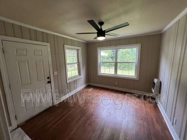 Building Photo - 106 Highland Dr