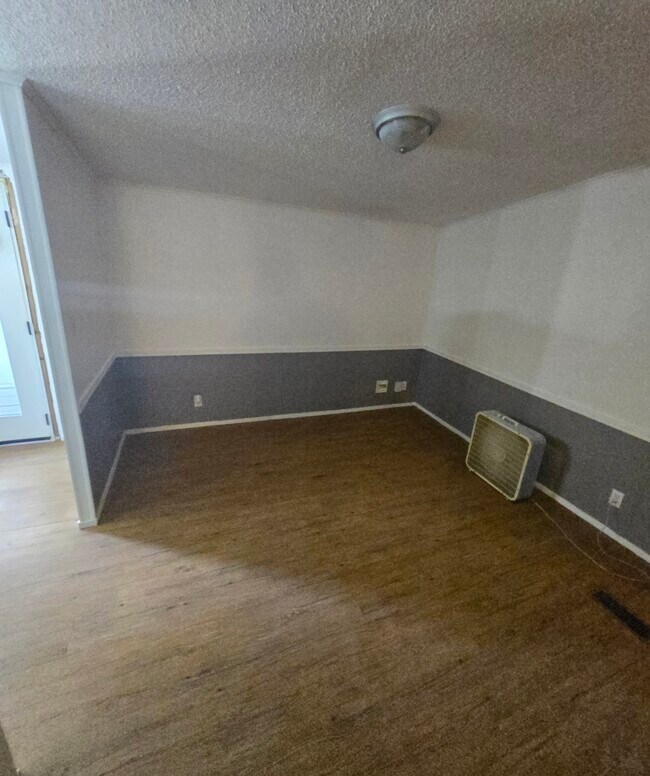 Building Photo - 464 Red Bud Ln