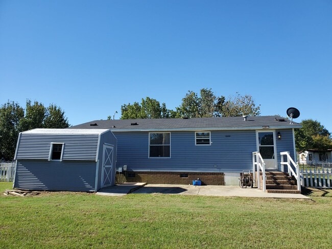 Building Photo - 4043 Nashville Dr
