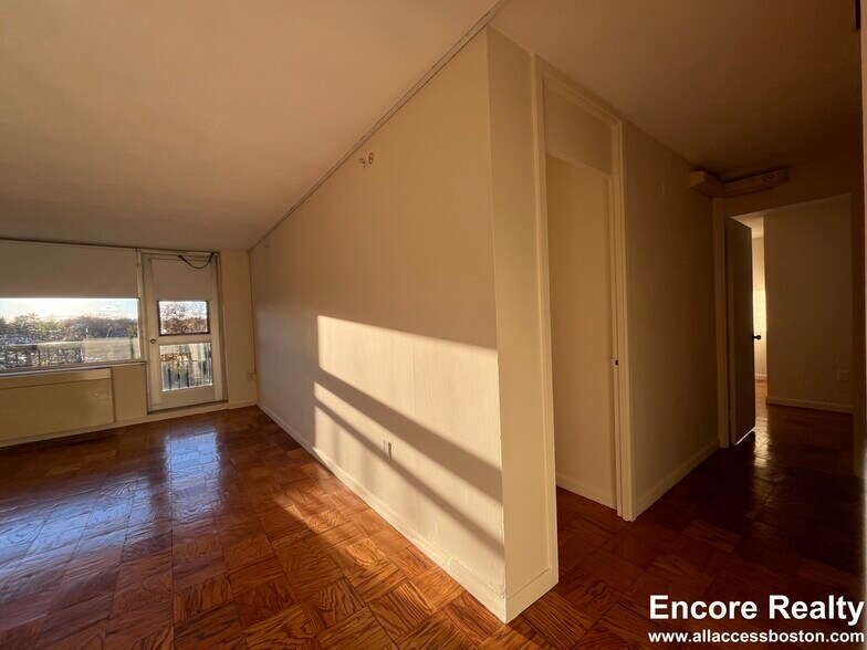 Building Photo - 16 Monmouth Ct