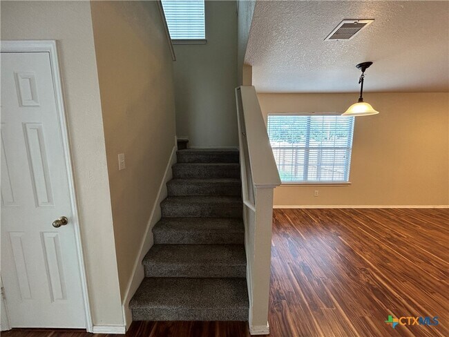 Building Photo - 424 Copper Hill Dr