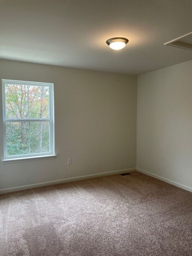 Building Photo - 8124 Kelly Dr