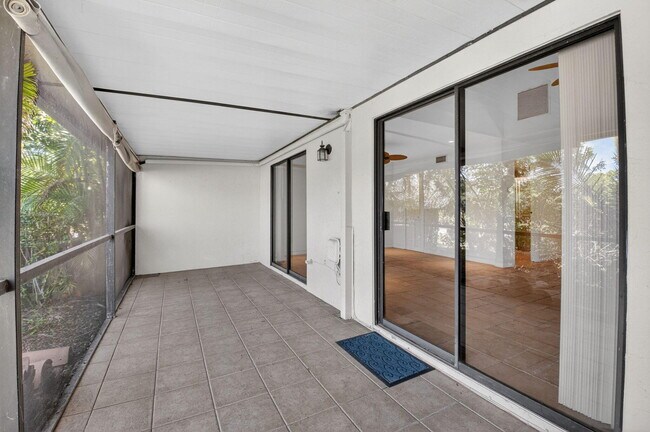 Building Photo - 10253 Riverbend Terrace