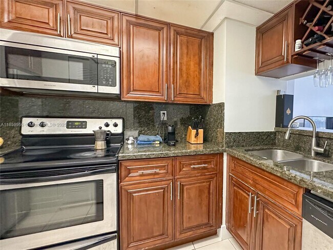 Building Photo - 7601 E Treasure Dr