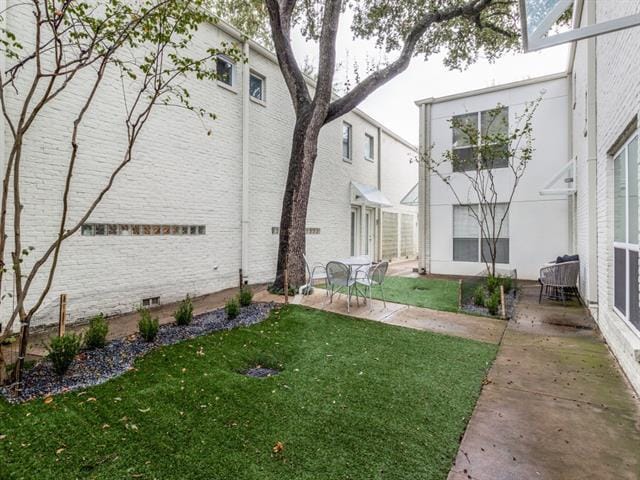 Building Photo - 4122 Travis St