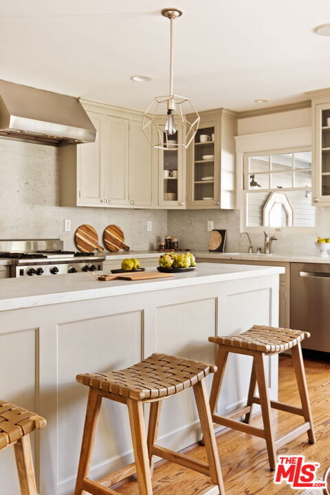 Building Photo - 1438 N Orange Grove Ave