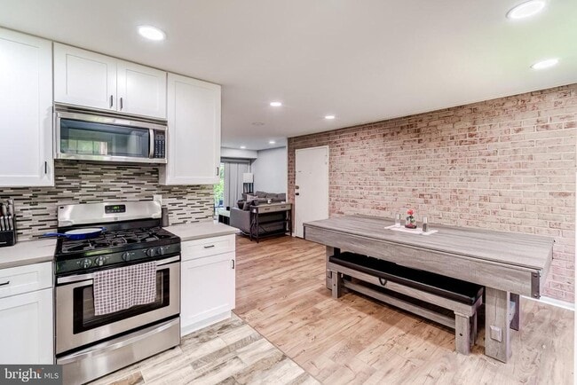 Building Photo - 6012 Westchester Park Dr