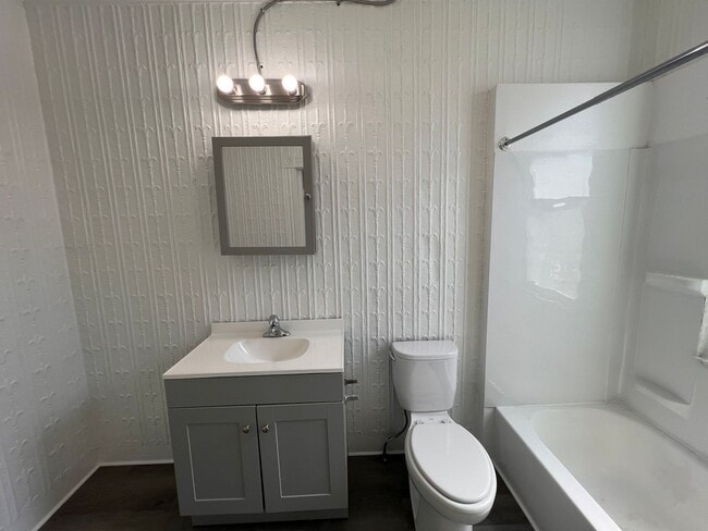Building Photo - Pittsburgh - 3 Bedroom 1.5 Bathroom - For ...