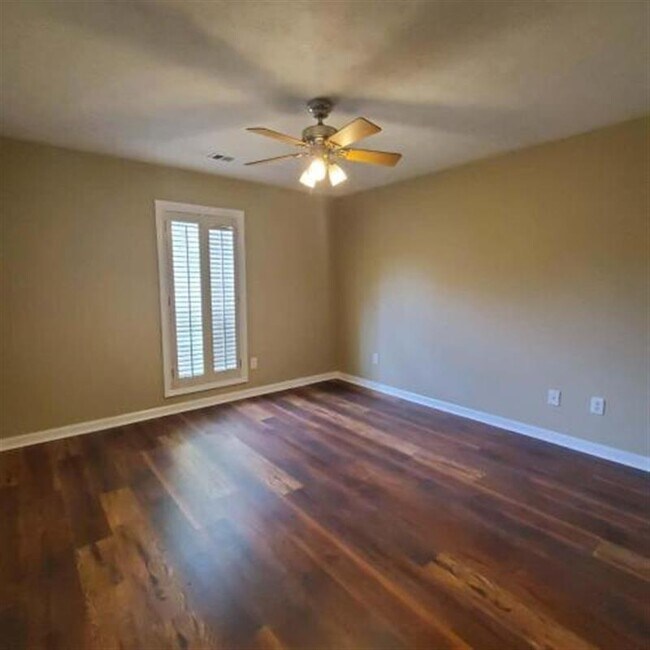 Building Photo - BEAUTIFULHOMES....