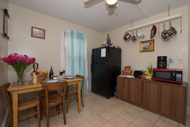 Building Photo - 2 bedroom apartment!