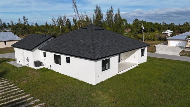 Building Photo - 10426 Live Oak Rd