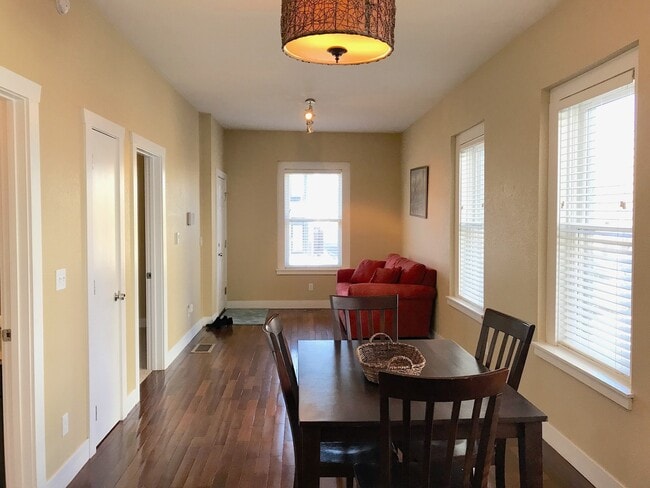 Building Photo - Available Now - 2Bedroom/1Bathroom in RiNo!