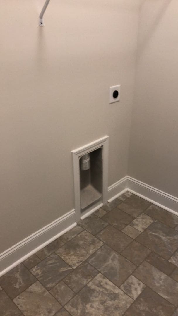 Building Photo - 3BR  2.5BA TOWNHOME