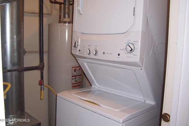 Building Photo - 107 Des Moines Ct