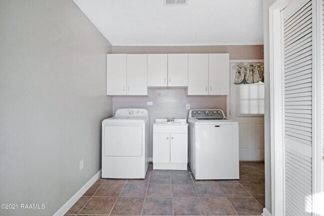 Building Photo - 3623 Pickett Rd