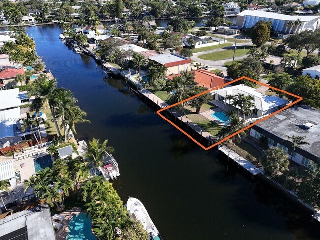 Building Photo - 2031 NE 14th Ct