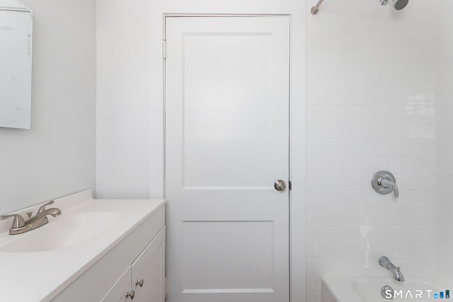 Building Photo - 32 Bartlett Ave