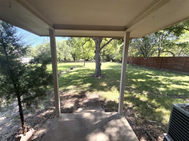 Building Photo - 404 S Coppell Rd