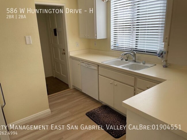 Building Photo - 586 W Huntington Dr