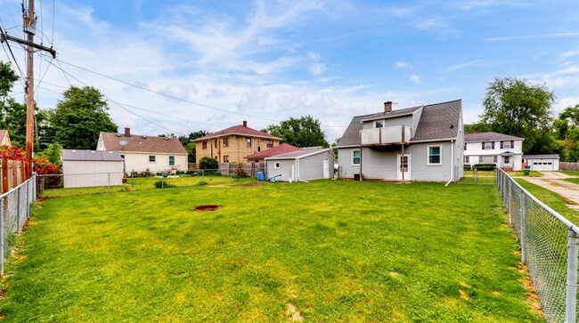 Building Photo - 423 Vroman St