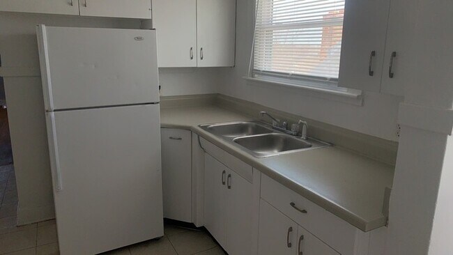 Building Photo - 128.5 Pointview