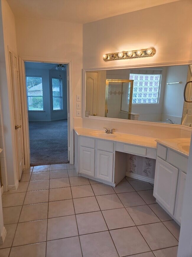 Building Photo - 1227 Ventura Canyon Dr