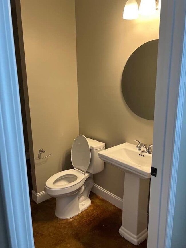 Building Photo - 313 Broad St