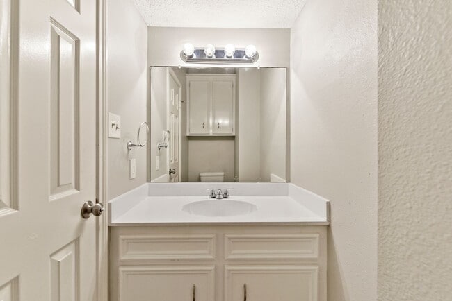Building Photo - Spacious and Full of Character -  3,000+ S...