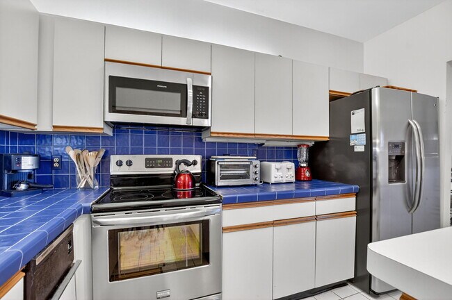 Building Photo - 7623 Cinebar Dr