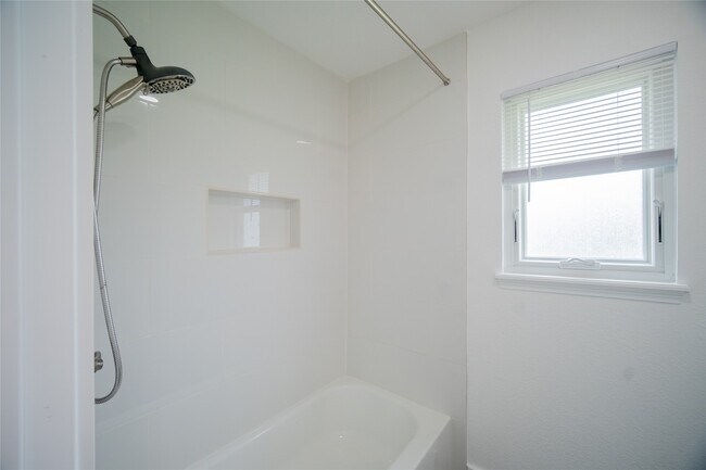 Building Photo - 4815 Caris St