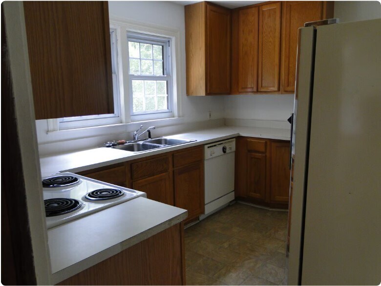 Building Photo - 106 Pine St