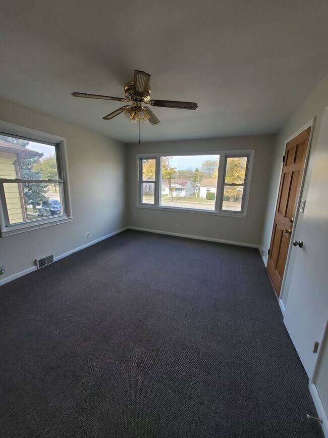 Primary Photo - 4605-4607 W. Villard Ave. (Duplex)