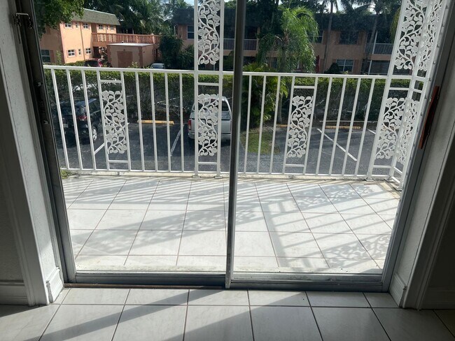 Building Photo - 708 SE 2nd Ave