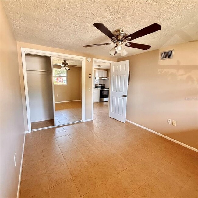 Building Photo - 5401 Pasadena Dr