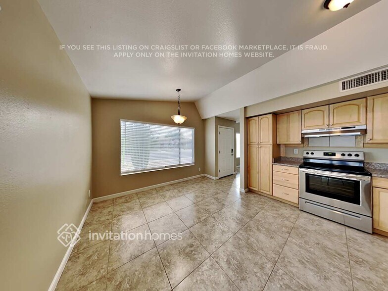 Building Photo - 5922 W Mauna Loa Ln